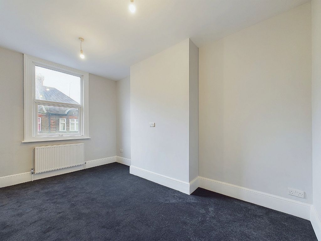Property photo 2 of 8 3906463