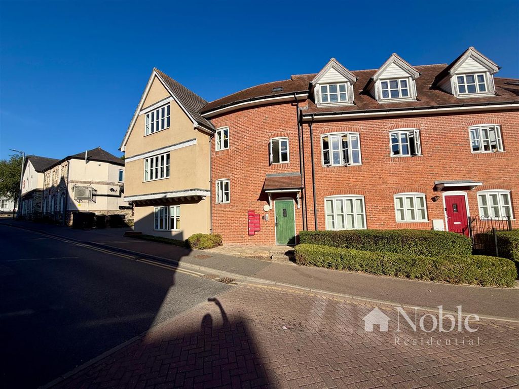 Property photo 1 of 12 External