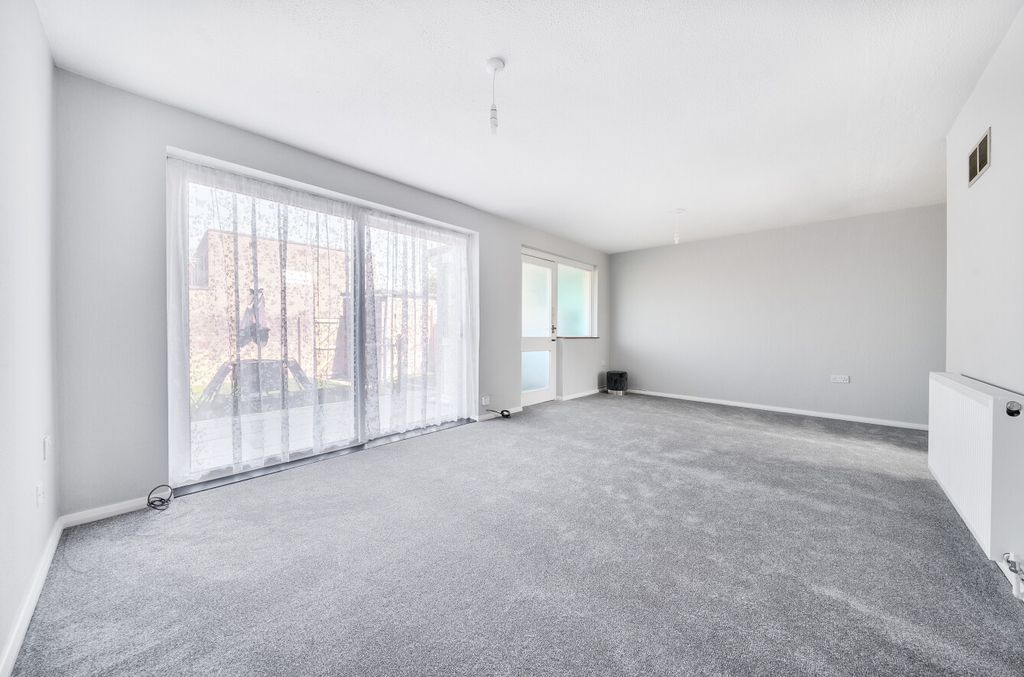 Property photo 2 of 12 1451651-10-69Ef4E...