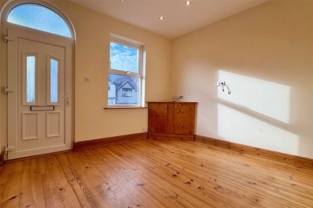 Property photo 2 of 12 Picture No. 25