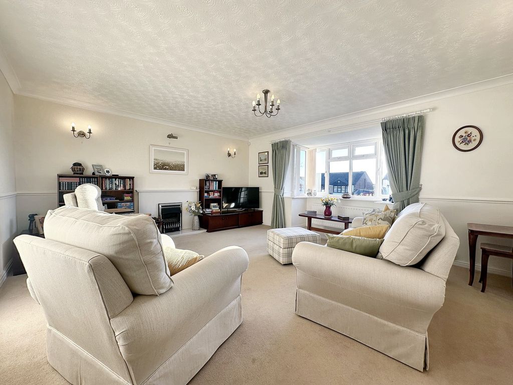 Property photo 3 of 17 Living Room