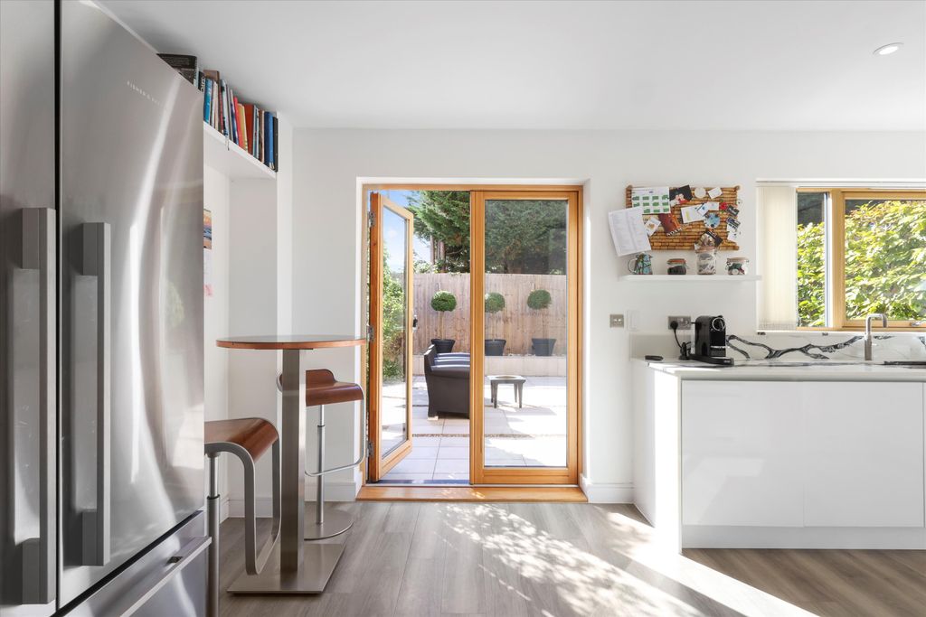 Property photo 3 of 20 Image