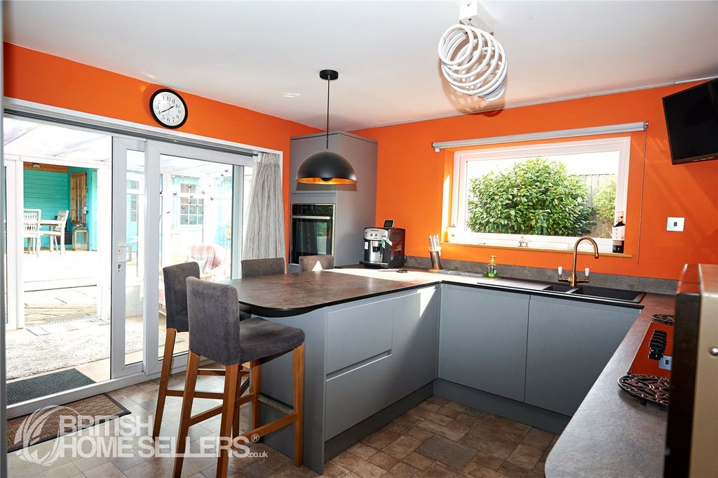 Property photo 2 of 17 Picture No. 02