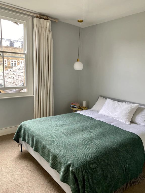 Property photo 3 of 10 A Bright And Inviting Double Bedroom Featuring Mod...
