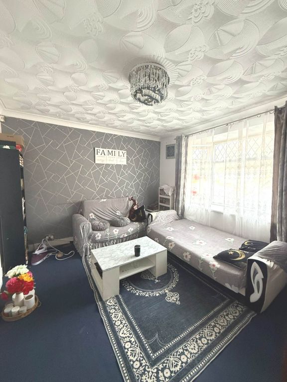 Property photo 1 of 4