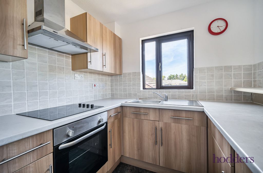 Property photo 2 of 20 De992277-De97-4Bb...