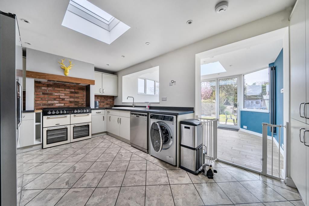 Property photo 3 of 20 Kitchen