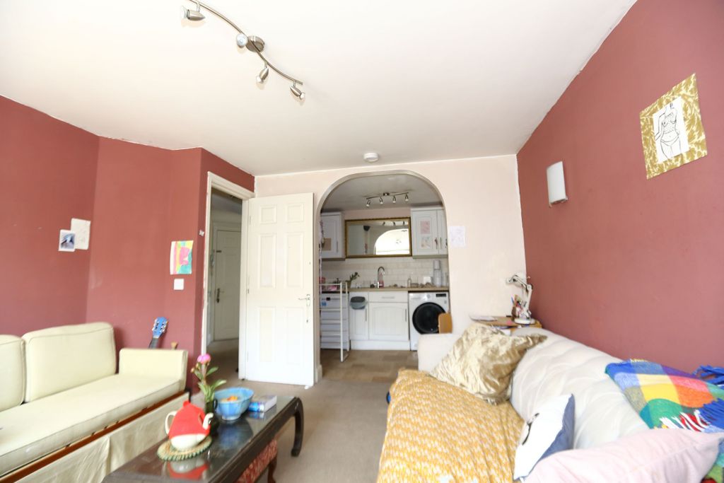 Property photo 2 of 8