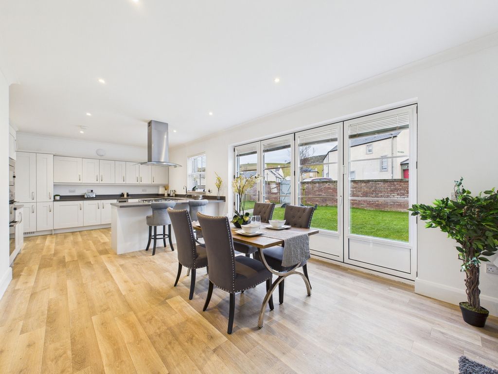 Property photo 3 of 32