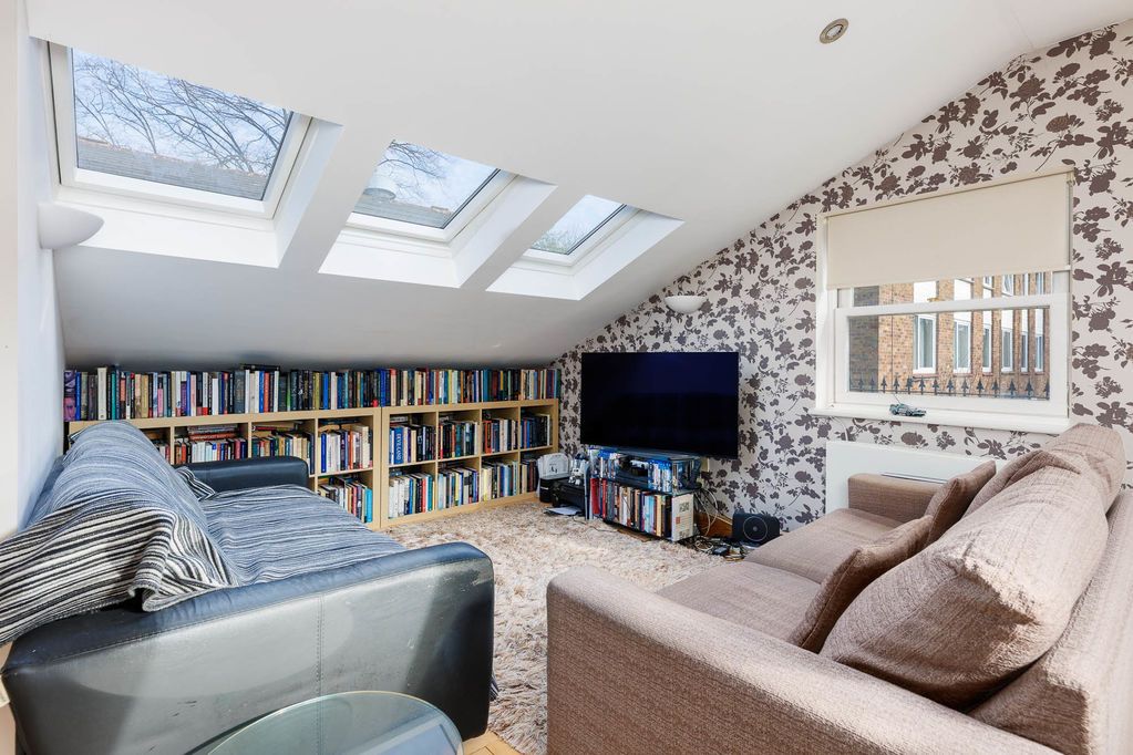 Property photo 2 of 11 Photo 3