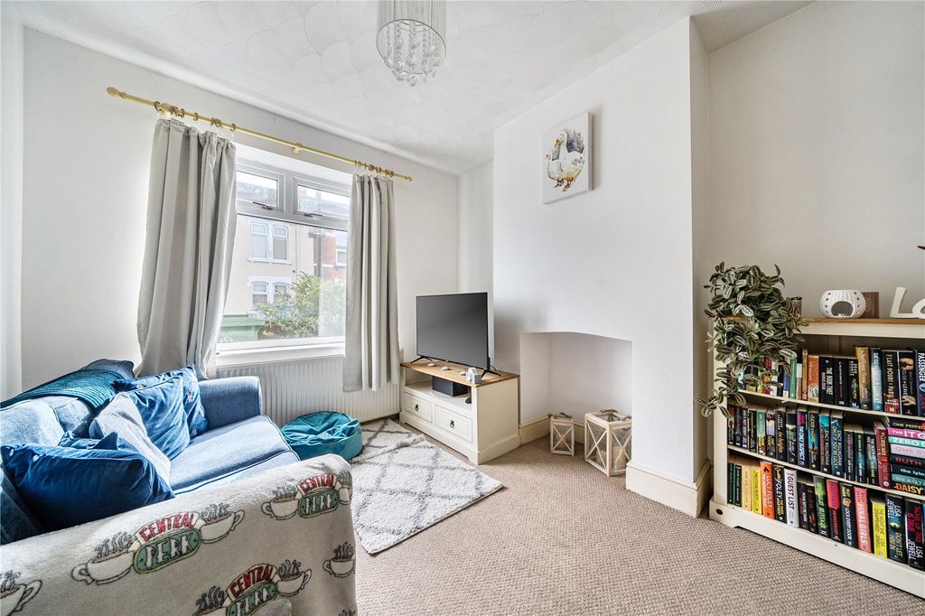 Property photo 3 of 19 Picture No. 04