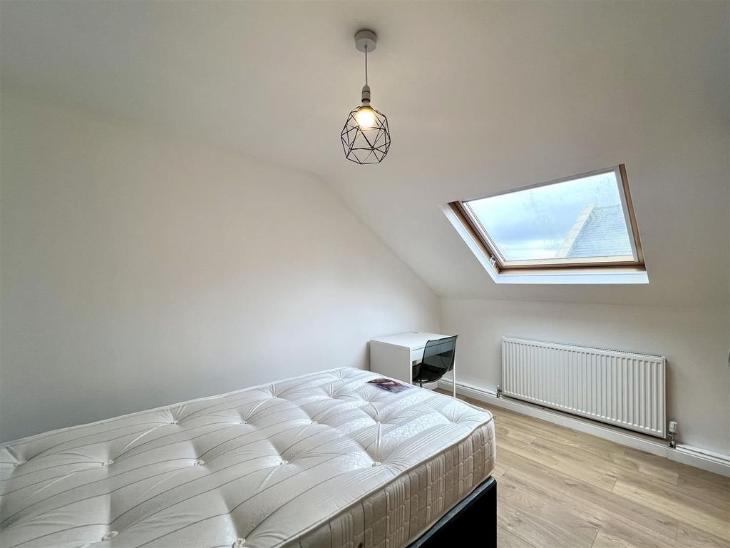 Property photo 3 of 17 B2Kyvtpgmuor2Rmenafonw