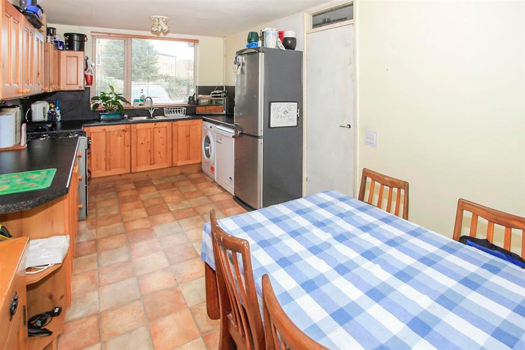 Property photo 2 of 10 Kitchen