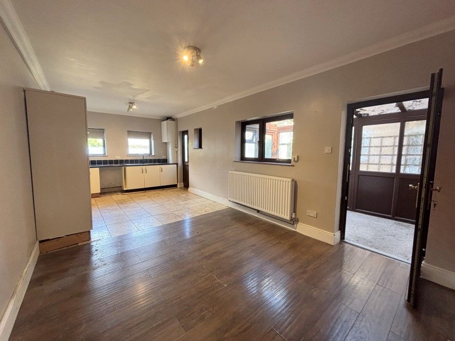 Property photo 2 of 27