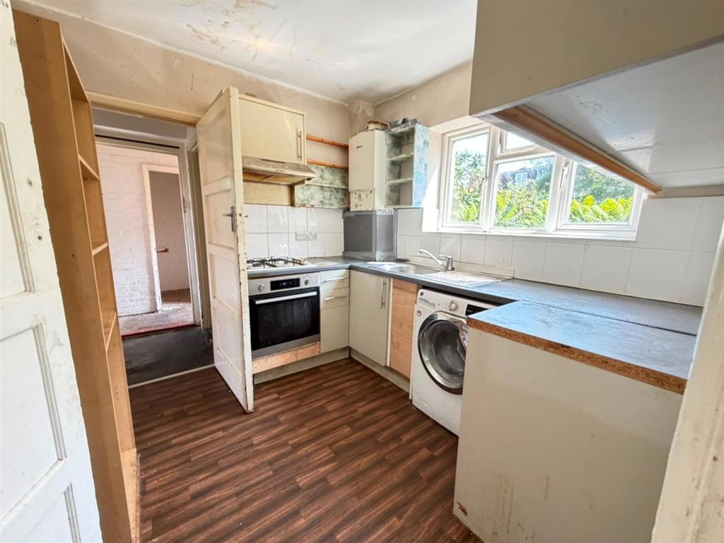 Property photo 3 of 9 Kitchen.Jpg