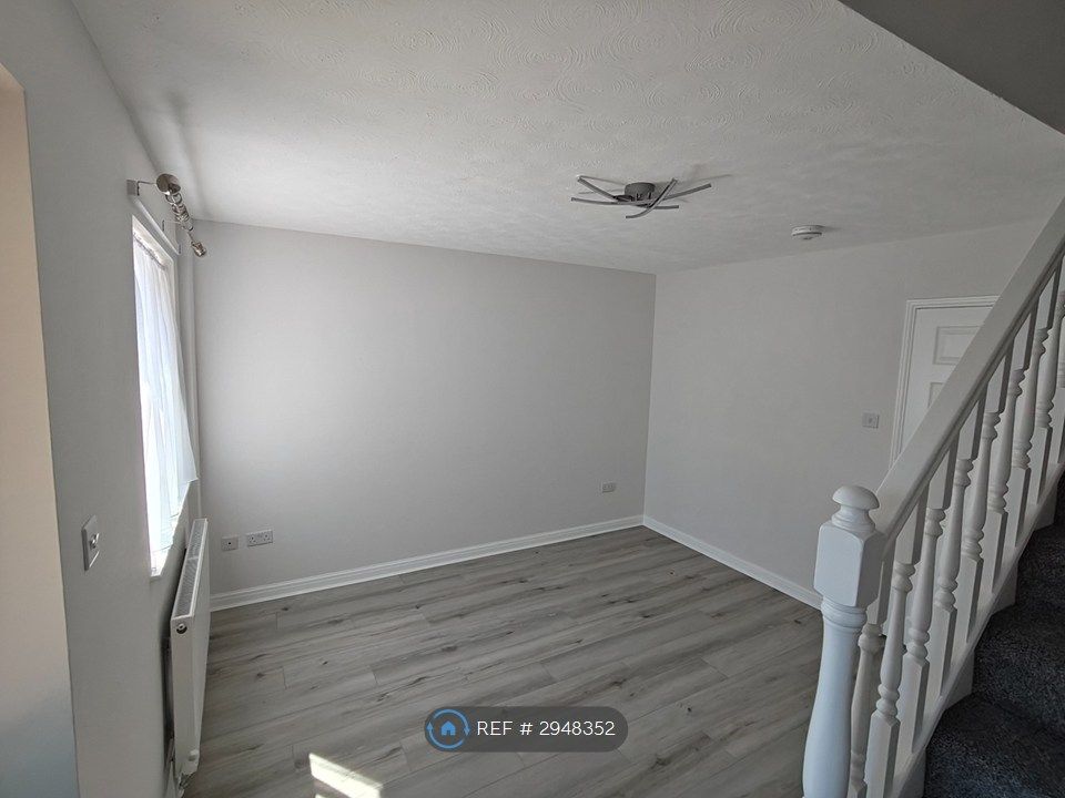 Property photo 2 of 10 Living Room