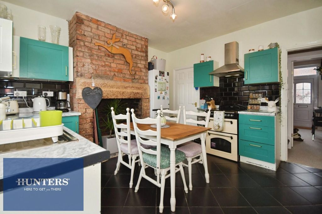 Property photo 3 of 12 Kitchen 2.Jpg