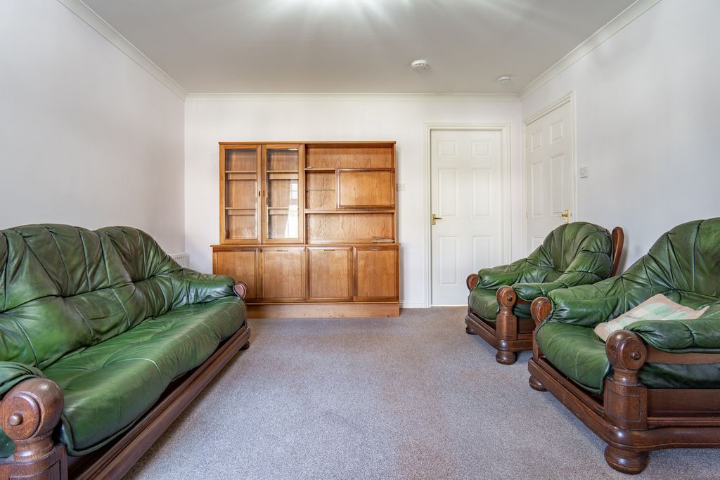 Property photo 3 of 36