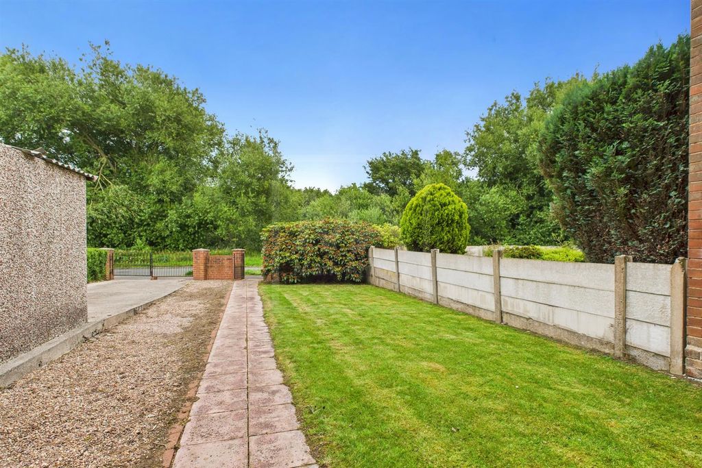Property photo 3 of 17 Front Garden