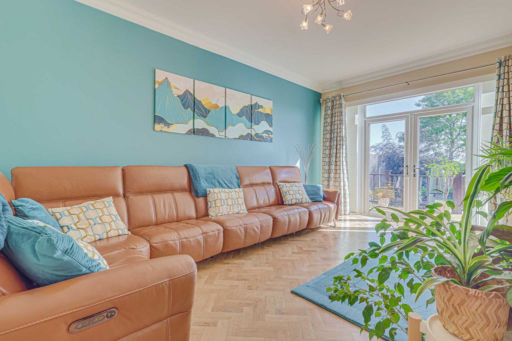 Property photo 3 of 49