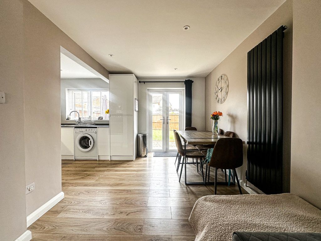 Property photo 2 of 16 5307718