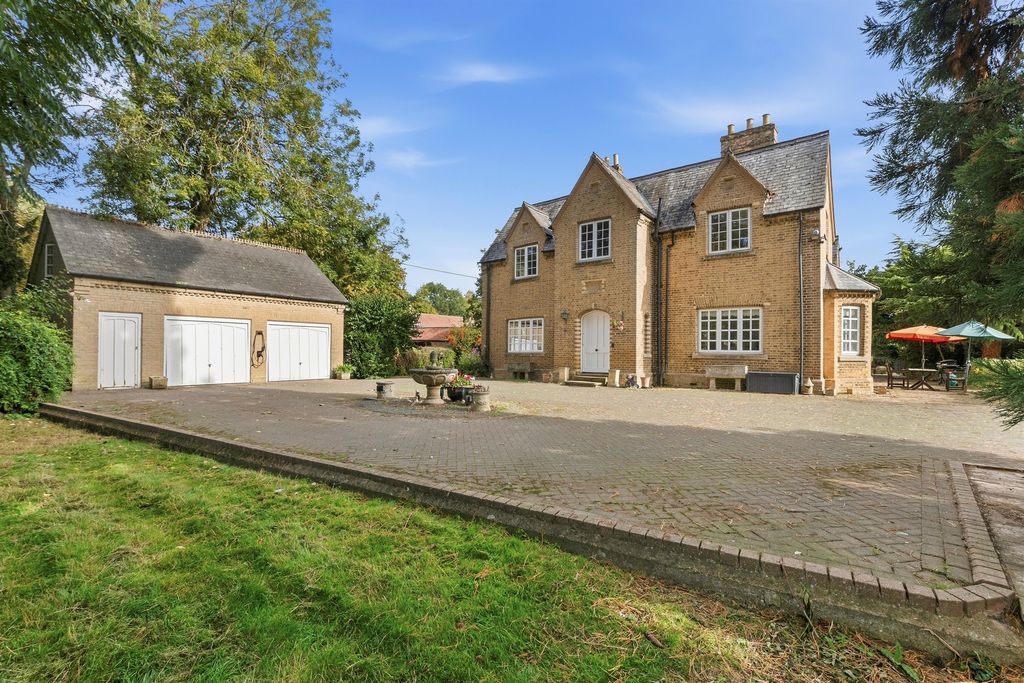Property photo 3 of 34