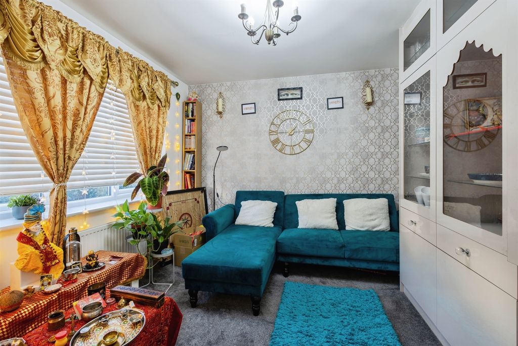 Property photo 2 of 18