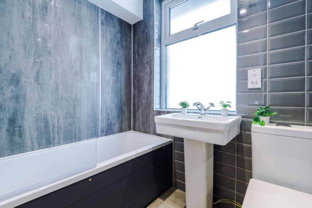 Property photo 2 of 16 5Asg - Bathroom