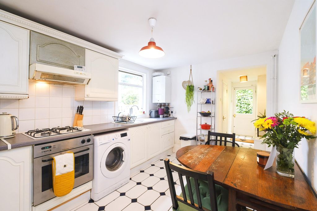 Property photo 2 of 9 2
