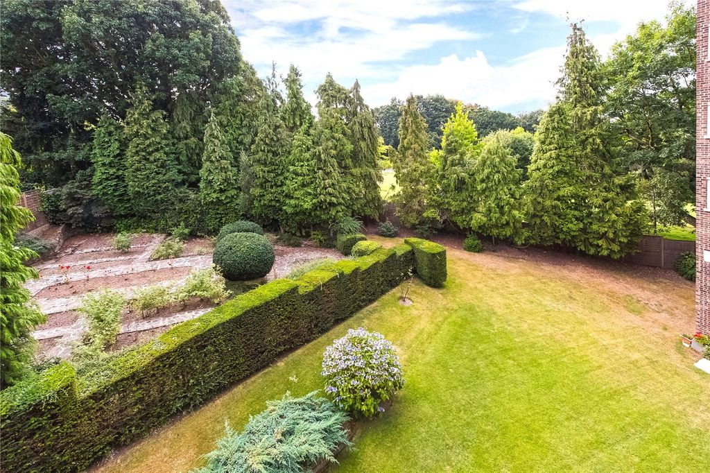 Property photo 3 of 13 Garden