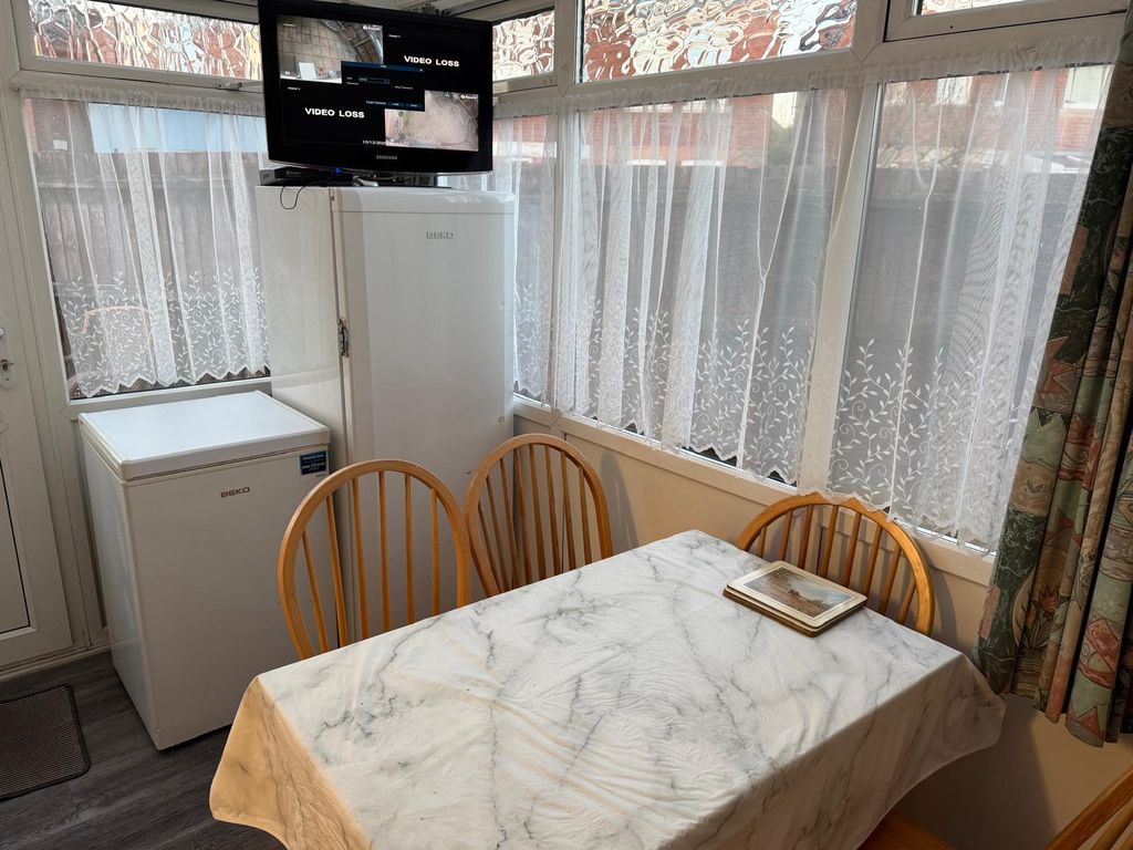 Property photo 3 of 12 8572A430-E1F2-431F-Ac9d-F825A1d5cd15