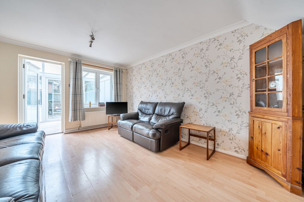 Property photo 3 of 11 Living Room