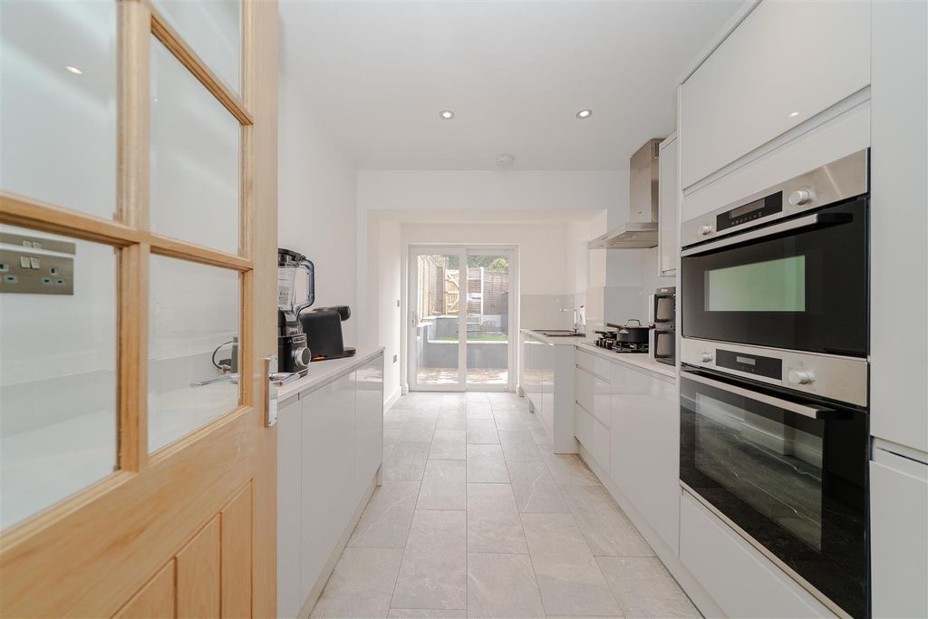 Property photo 3 of 20 Kitchen