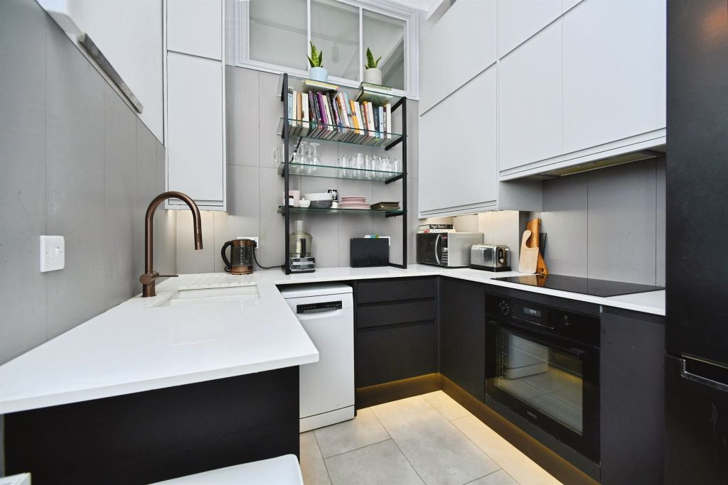 Property photo 3 of 20