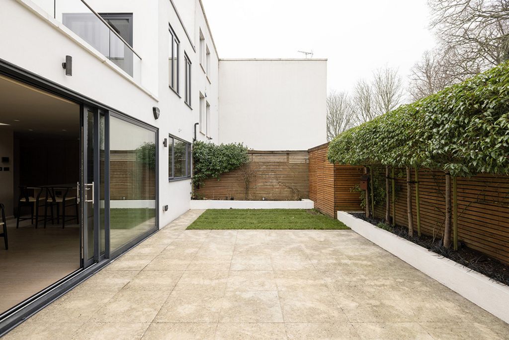 Property photo 3 of 23