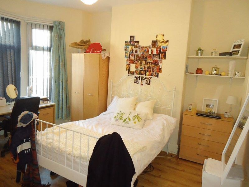 Property photo 1 of 11 Photo 9