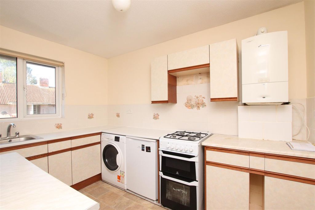 Property photo 2 of 7 Kitchen.Jpg