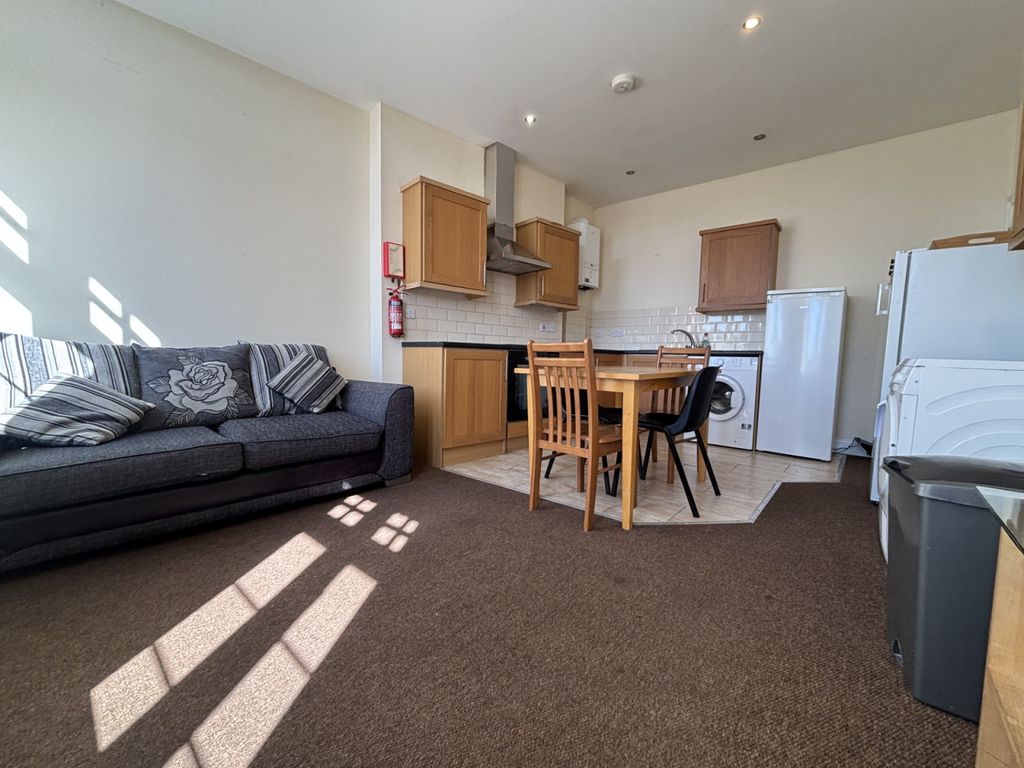 Property photo 3 of 9 Gallery