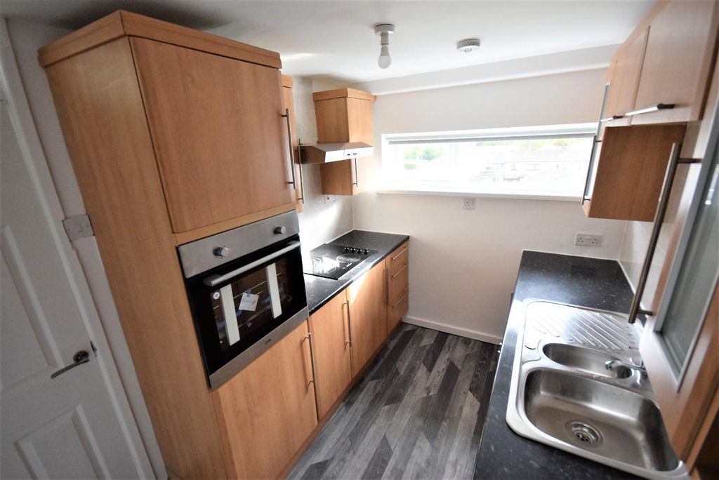 Property photo 2 of 10 Kitchen