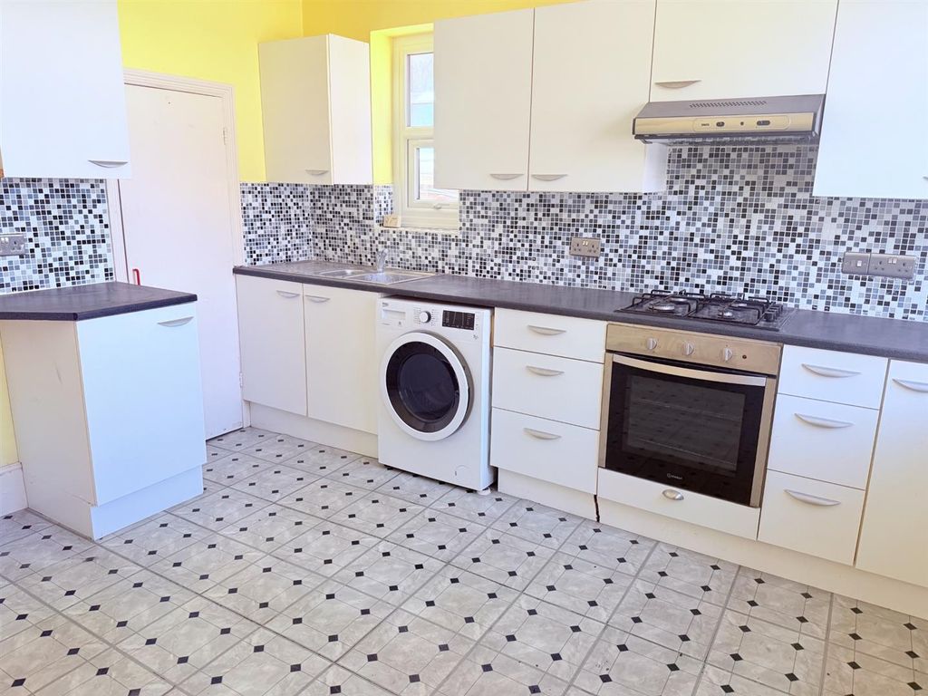 Property photo 2 of 11 Kitchen.Jpg