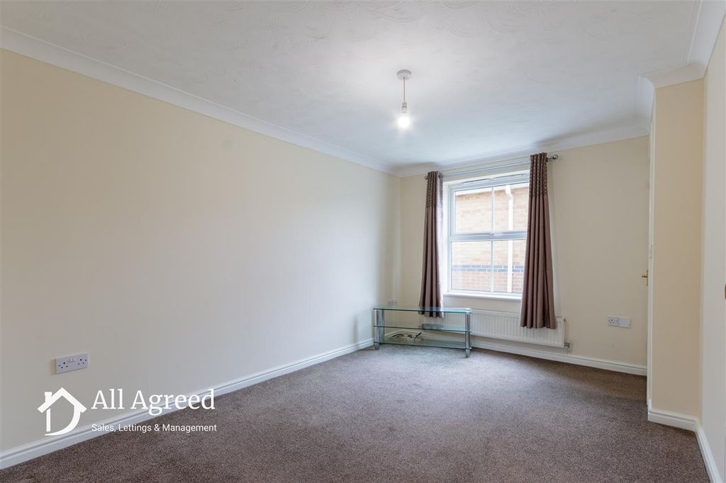 Property photo 2 of 9 Lounge