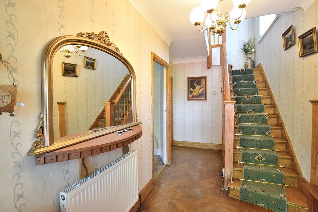 Property photo 3 of 21 Hallway