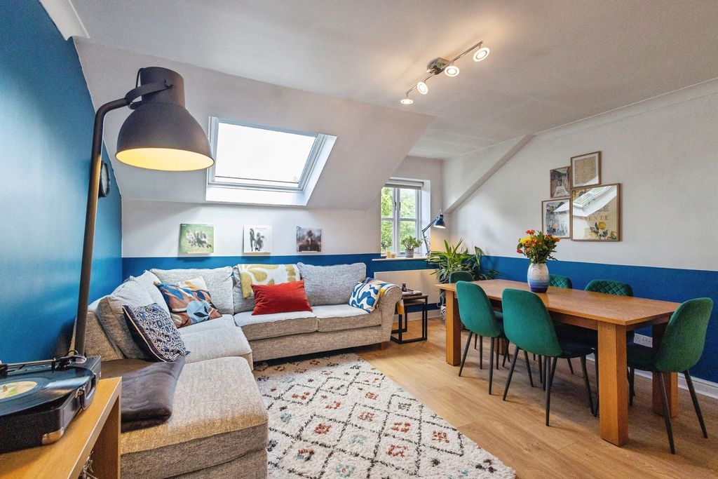 Property photo 3 of 17 Pbox-Img.Jpg