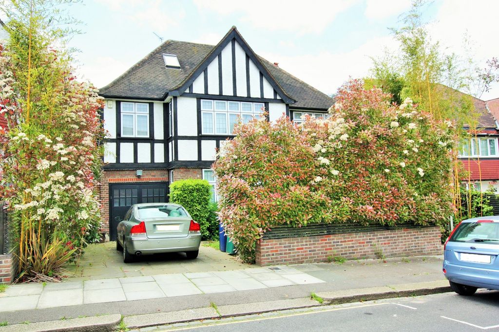 Property photo 1 of 11 External
