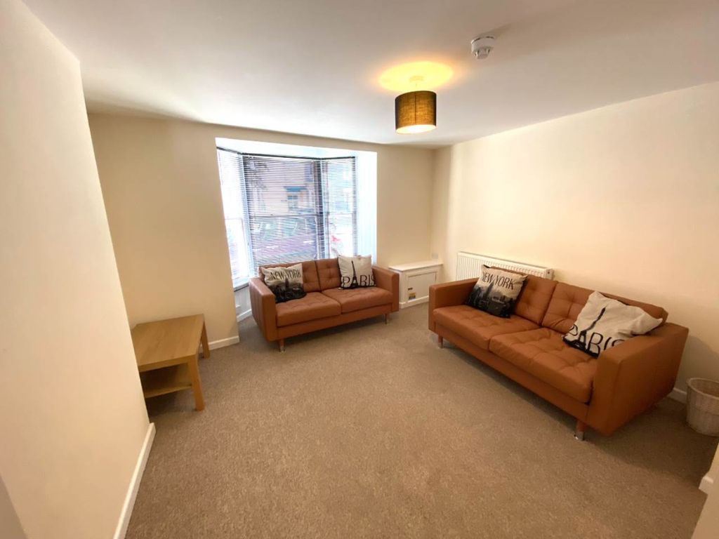 Property photo 3 of 6 Living Area