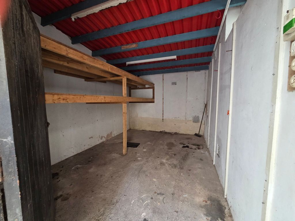 Property photo 1 of 3