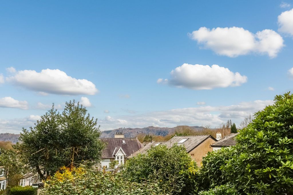 Property photo 2 of 39