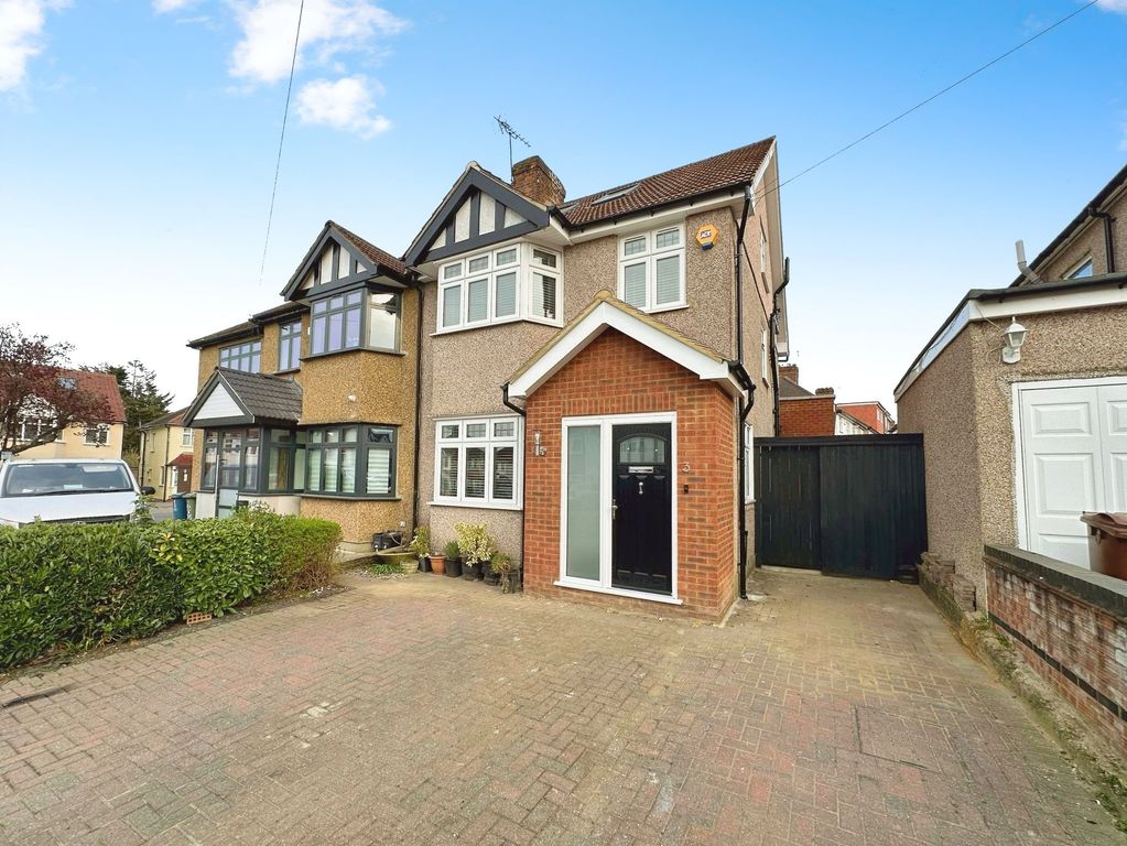 Property photo 1 of 17 External
