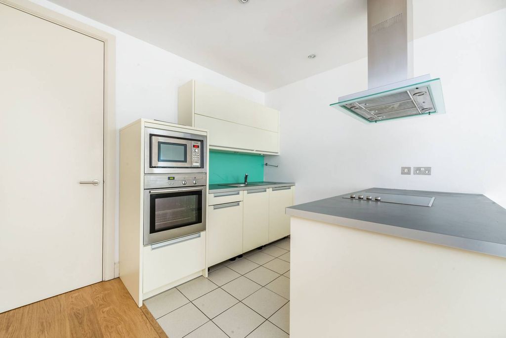 Property photo 2 of 24