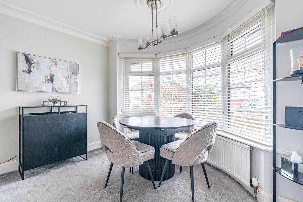 Property photo 3 of 25 Easterleyavenue10